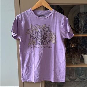 Loretta Lynn Coal Miner’s Daughter Graphic T-Shirt in Light Purple, Size Small